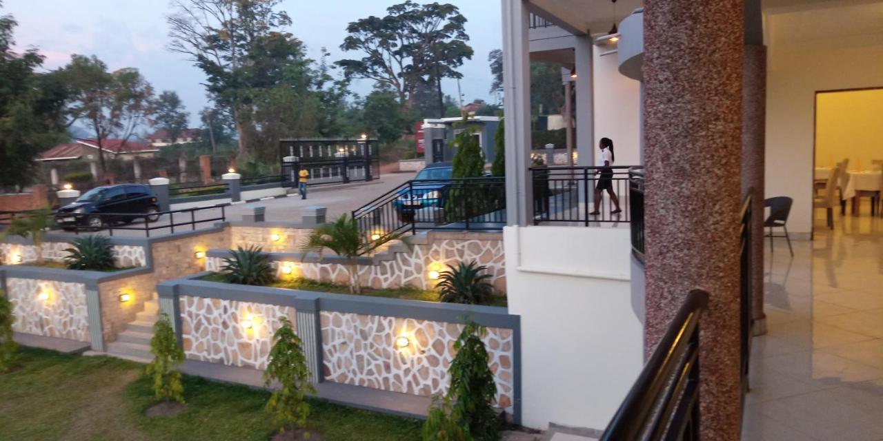 Eka Hoima Hotel Dış mekan fotoğraf