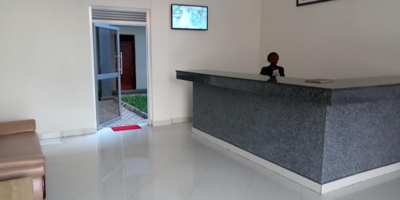 Eka Hoima Hotel Dış mekan fotoğraf