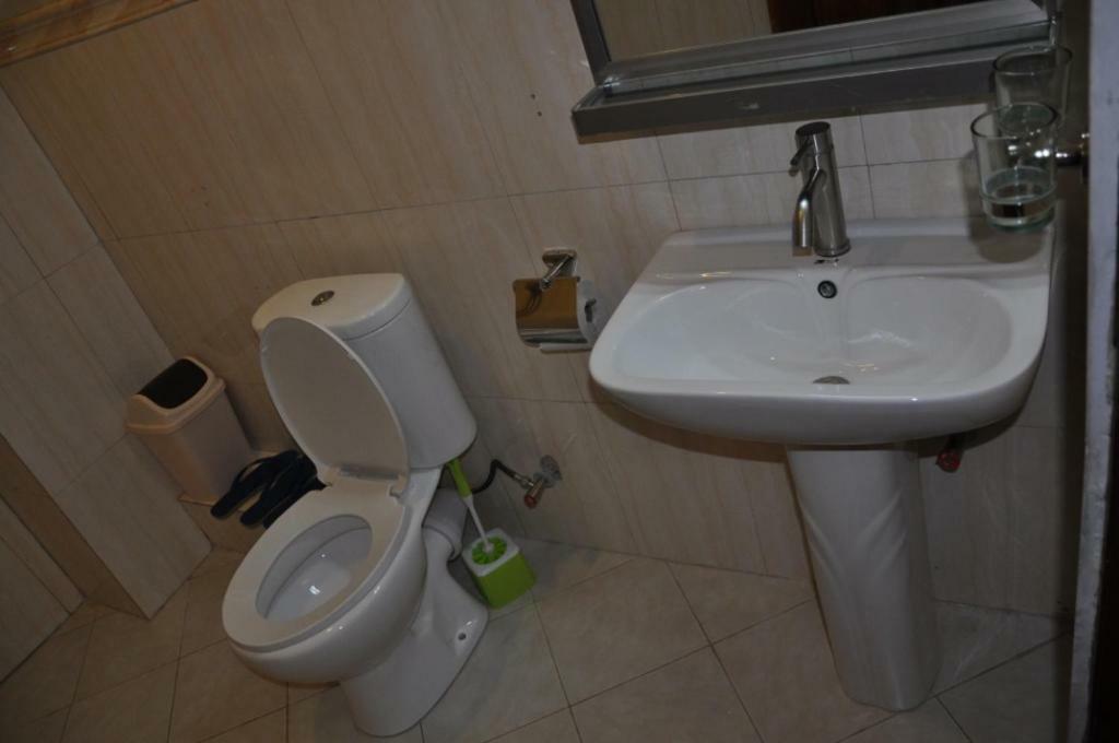 Eka Hoima Hotel Dış mekan fotoğraf