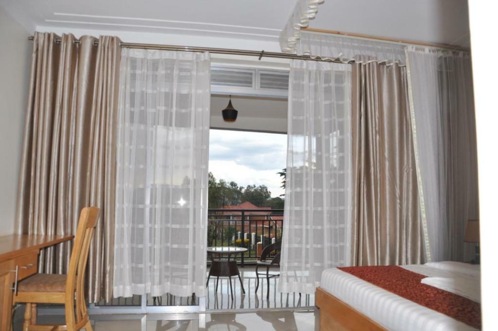 Eka Hoima Hotel Dış mekan fotoğraf