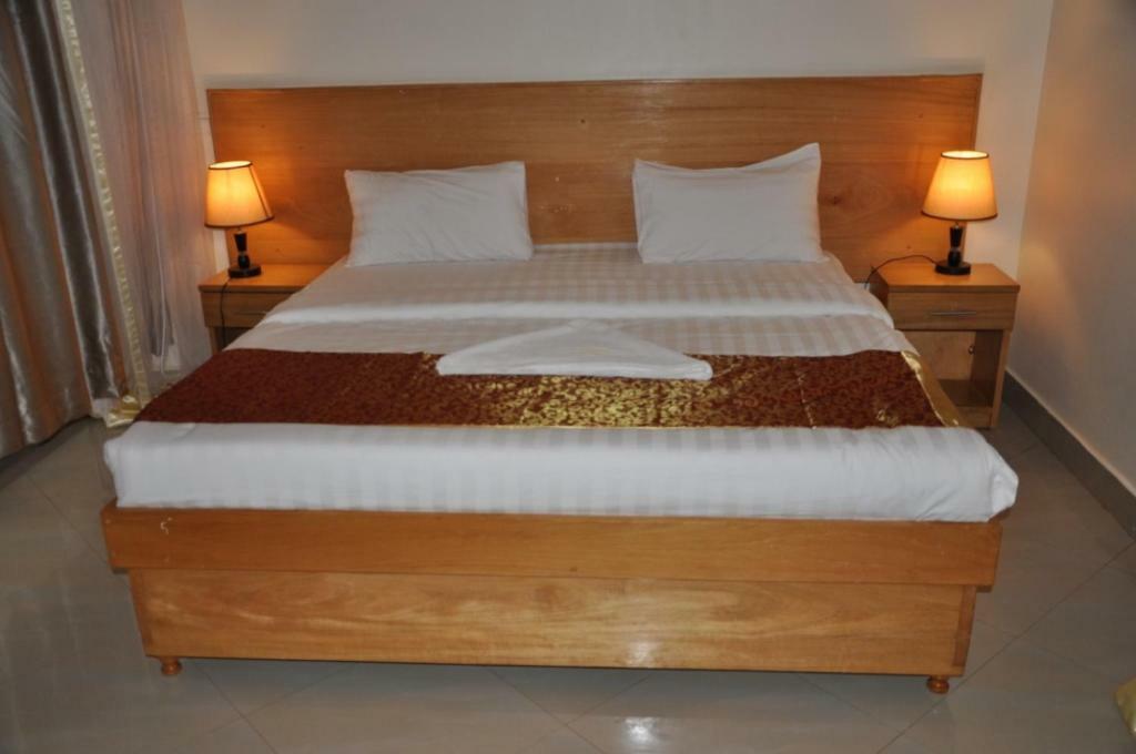 Eka Hoima Hotel Dış mekan fotoğraf